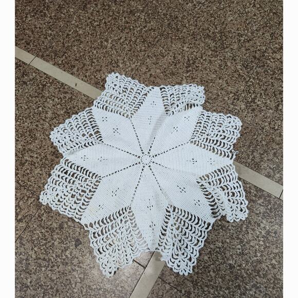 8 White Hand Crocheted Elegant Round Doilies Table Topper Mat Cottage Core - Picture 2 of 16